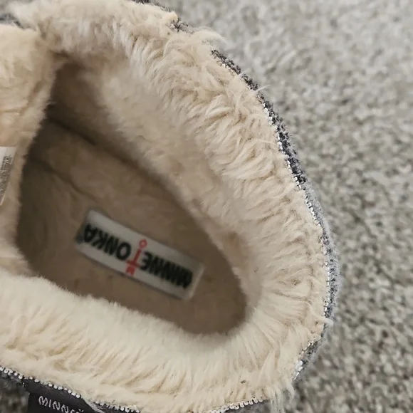 Minnetonka Fuzzy Cream and Gray Slippers - Picture 3 of 4